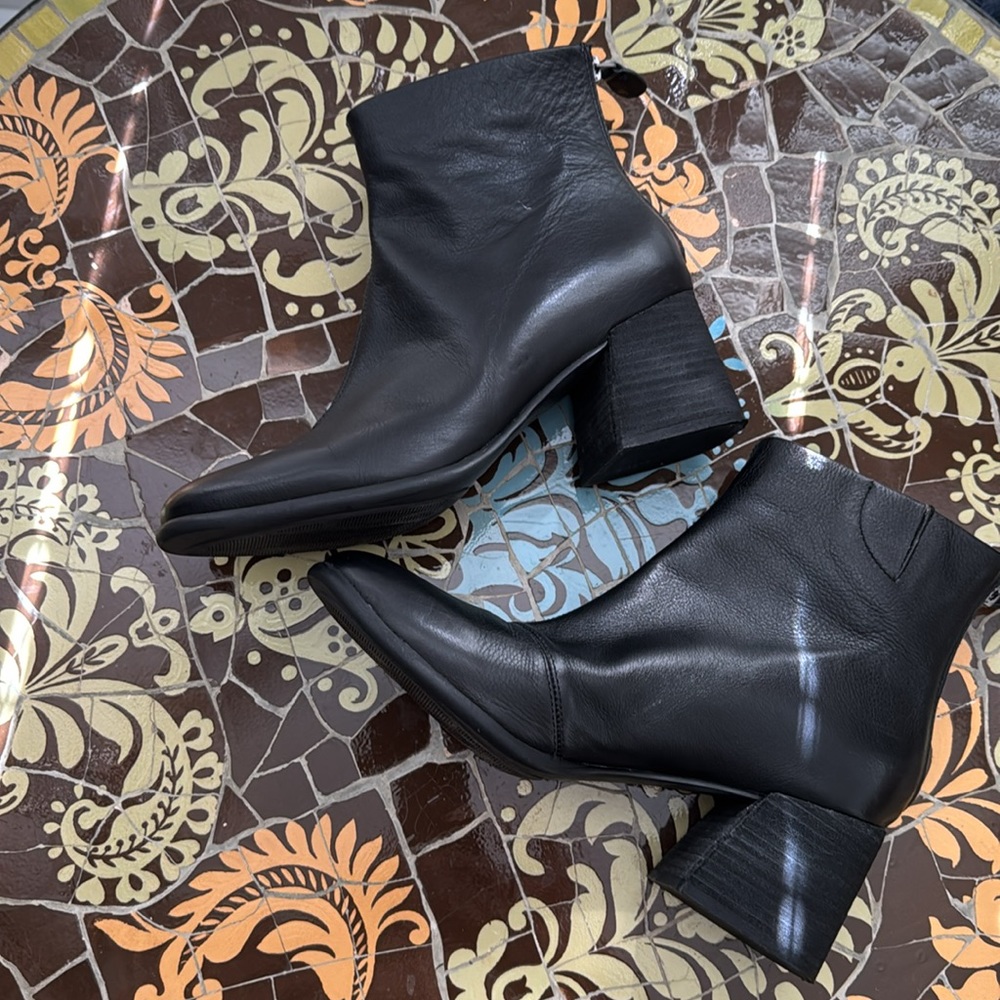 GENTLE SOULS by KENNETH COLE BLICK HEEL ANKLE BOOT SZ: 8.5/39EU - Picture 3 of 8